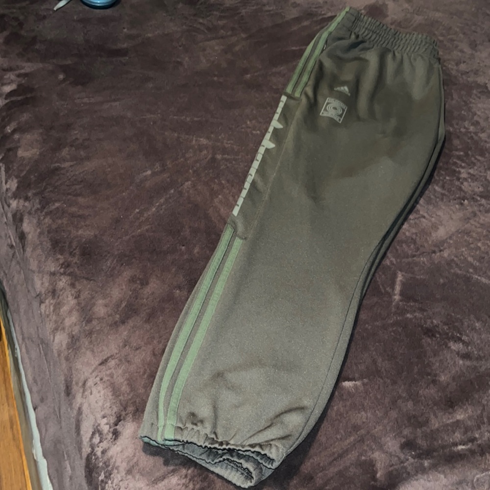 Adidas track pants size xL umber brown